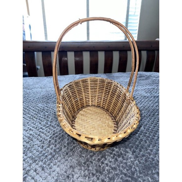Vintage Wicker 15" X 13" Gathering Basket w/woven Handle - Picture 7 of 11